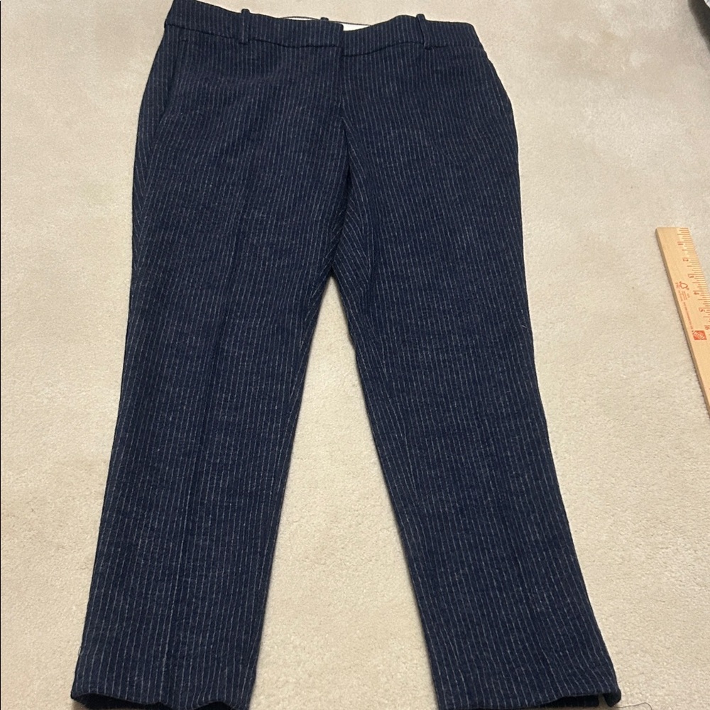 J.Crew Womenโs Pants 80% Wool/20%Cotton Navy Pinstripe Pants size 6